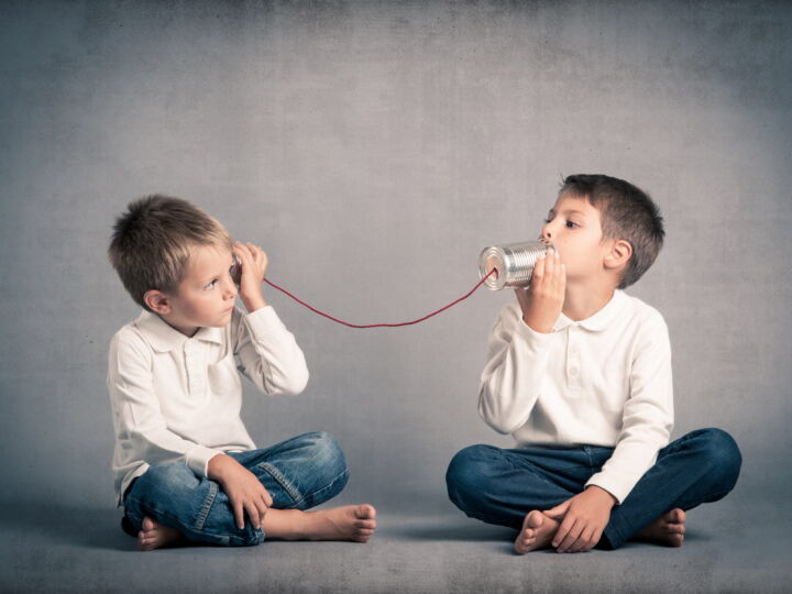 Mail-Authentisierungsverfahren: Dosentelefon mit zwei Jungs