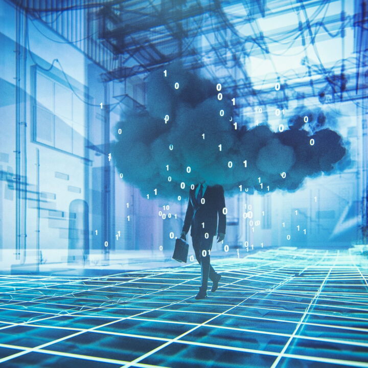 Geschäftsmann in einem Datacenter mit düsteren Wolken im Gesicht